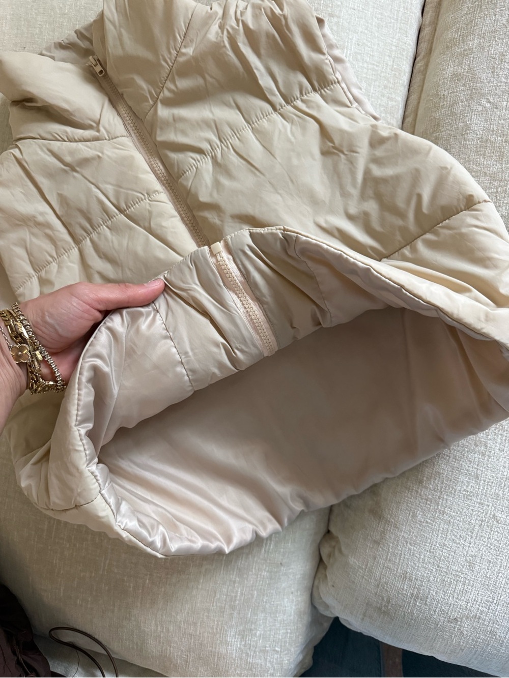 Cropped Puffer Vest - Cream Colored - Picture 3 of 8